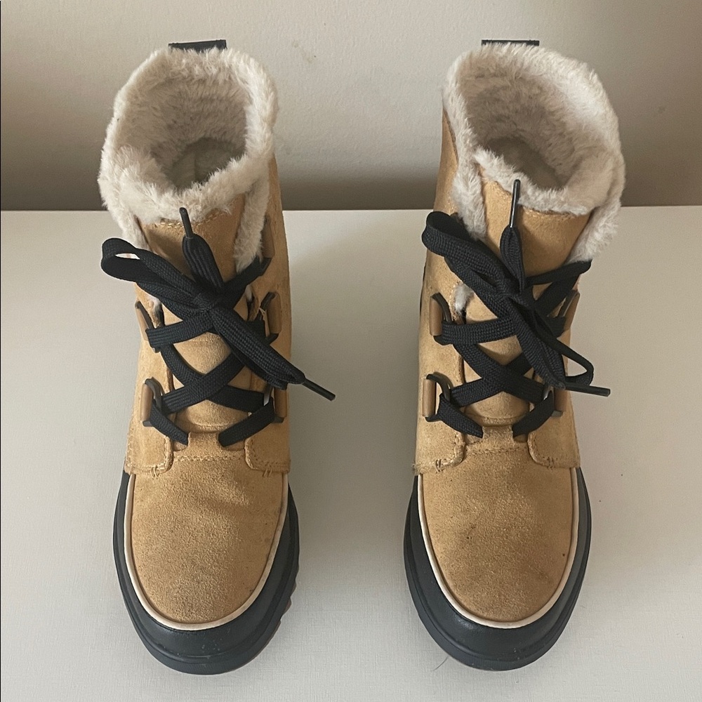 Sorel Tan and Black Cozy Boots